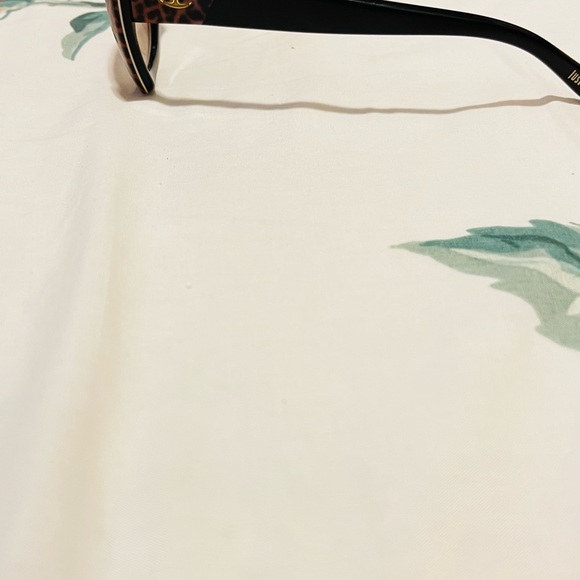 Just cavalli medium size sunglasses. - Picture 4 of 5